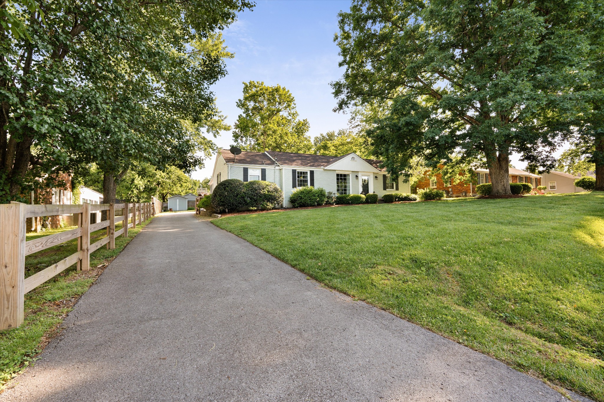 513 Brentlawn Dr, Nashville, TN 37220