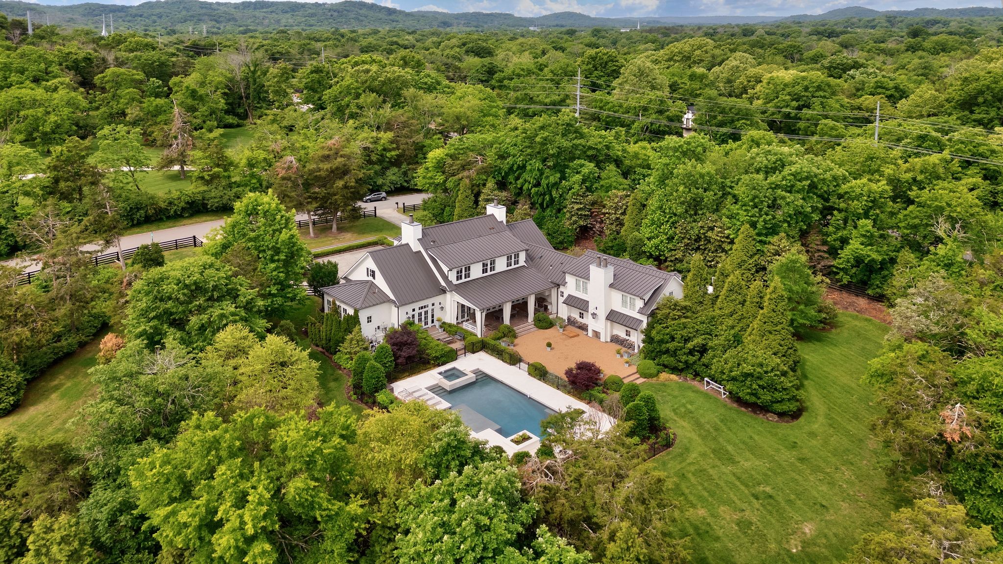 2 Bridleway Trl, Nashville, TN 37215