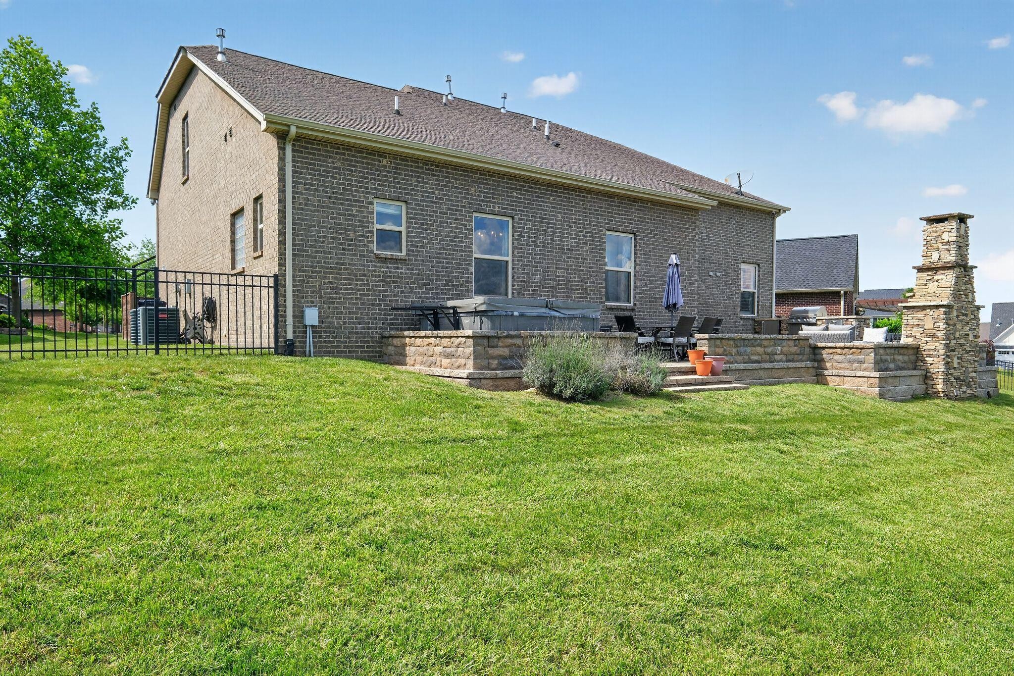 2384 Stockwood Trl, Thompsons Station, TN 37179