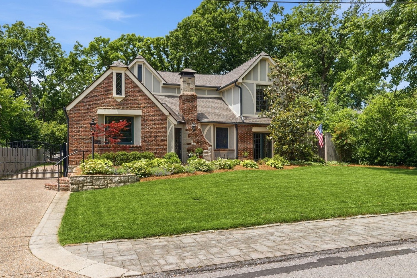 1724 Green Hills Dr, Nashville, TN 37215