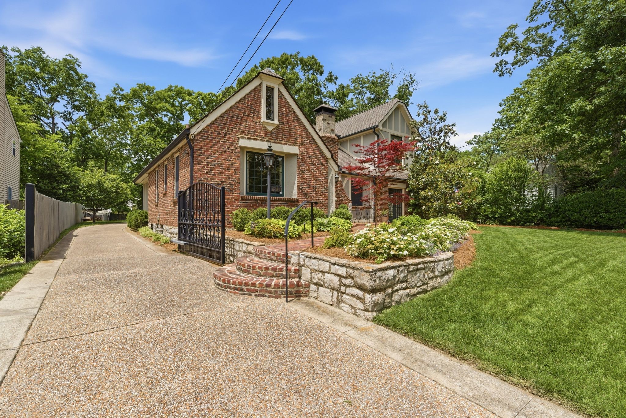 1724 Green Hills Dr, Nashville, TN 37215