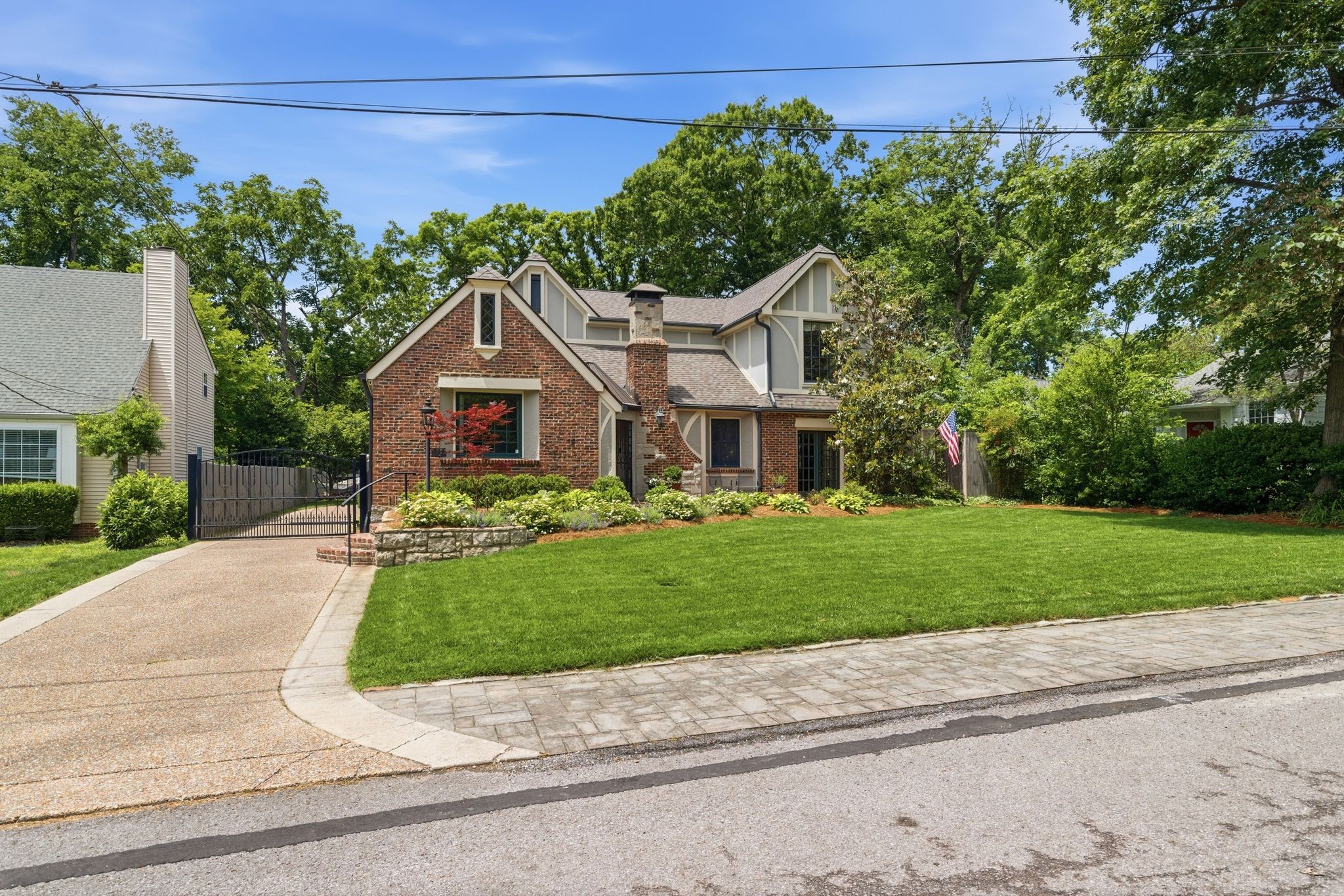 1724 Green Hills Dr, Nashville, TN 37215