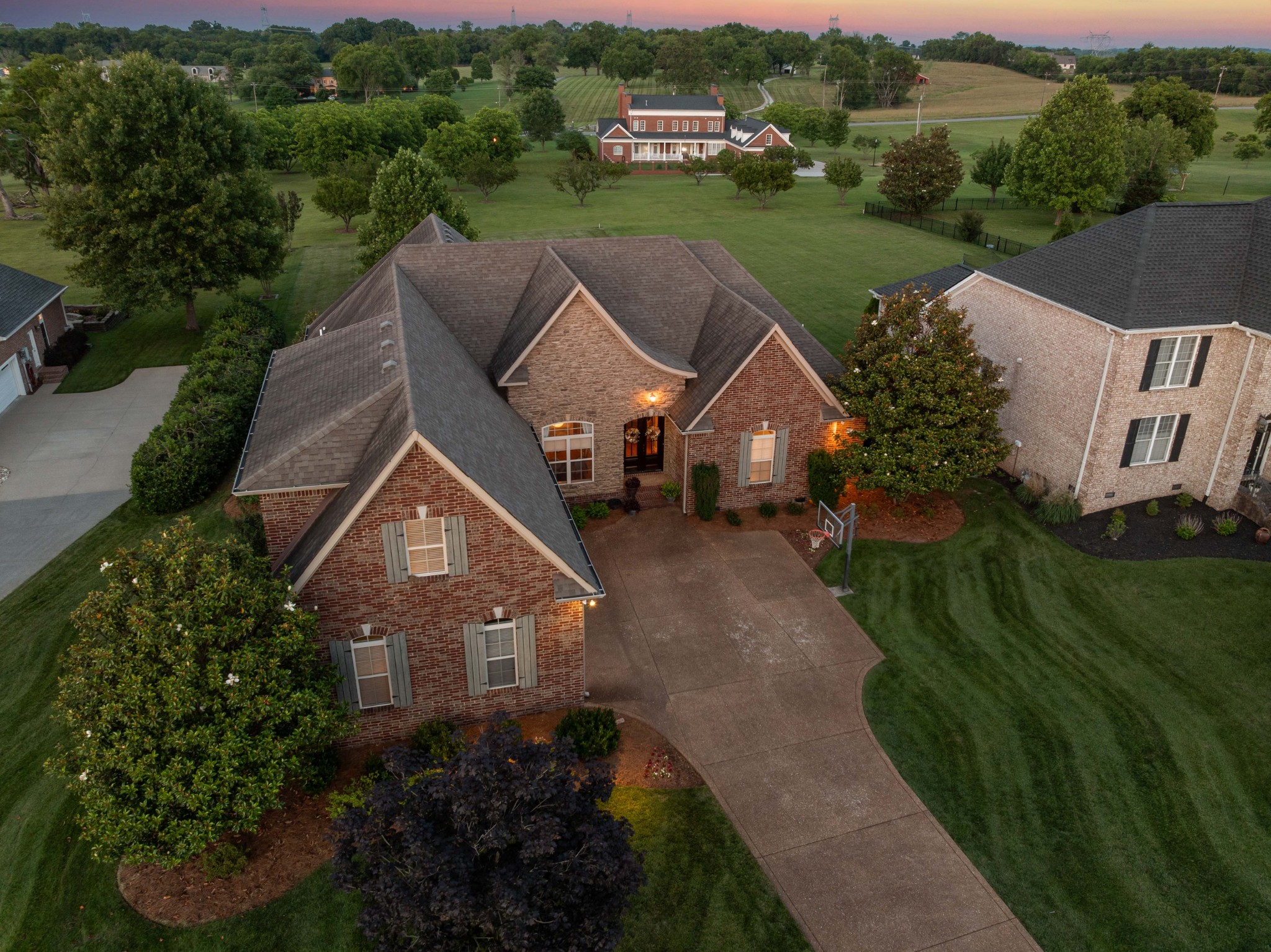 104 N Scarbrough Ct, Gallatin, TN 37066