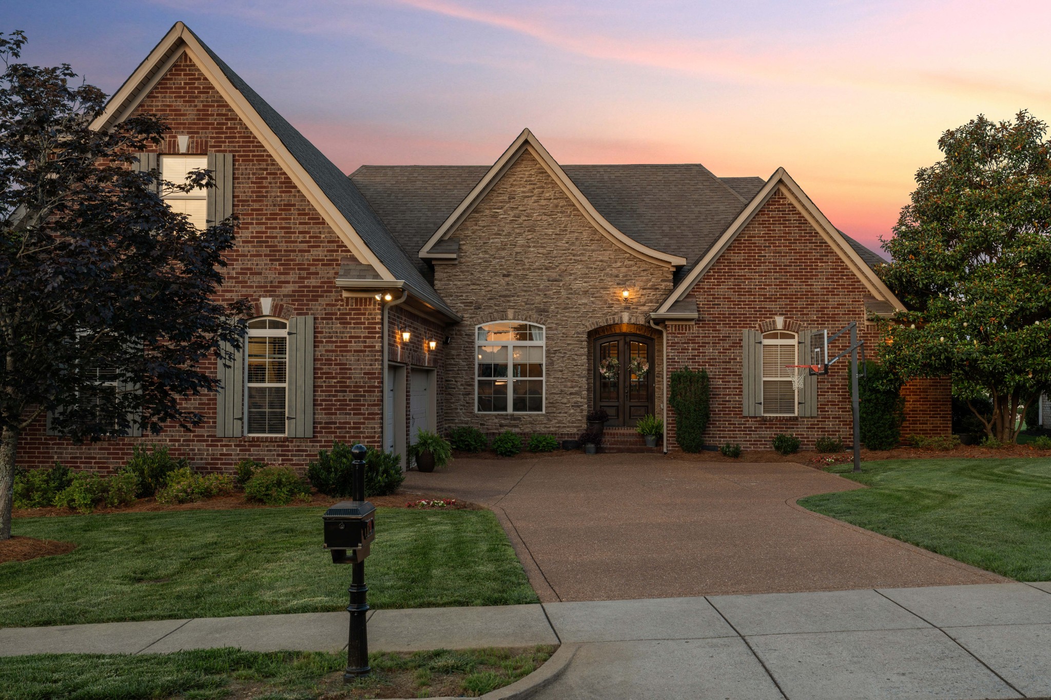 104 N Scarbrough Ct, Gallatin, TN 37066