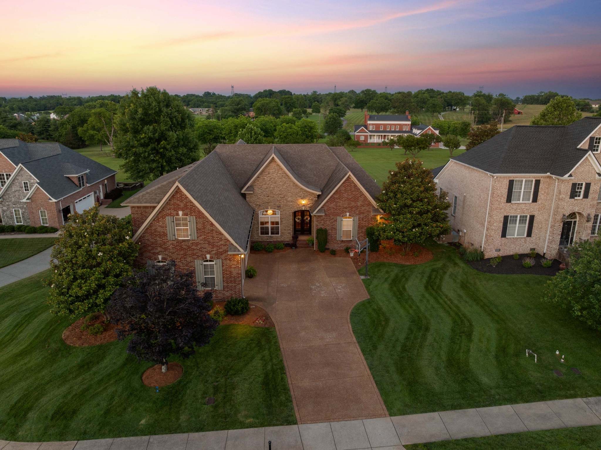 104 N Scarbrough Ct, Gallatin, TN 37066