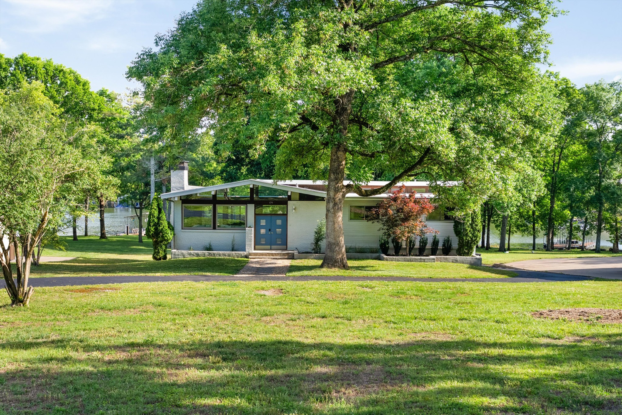 179 Snug Harbor Dr, Hendersonville, TN 37075