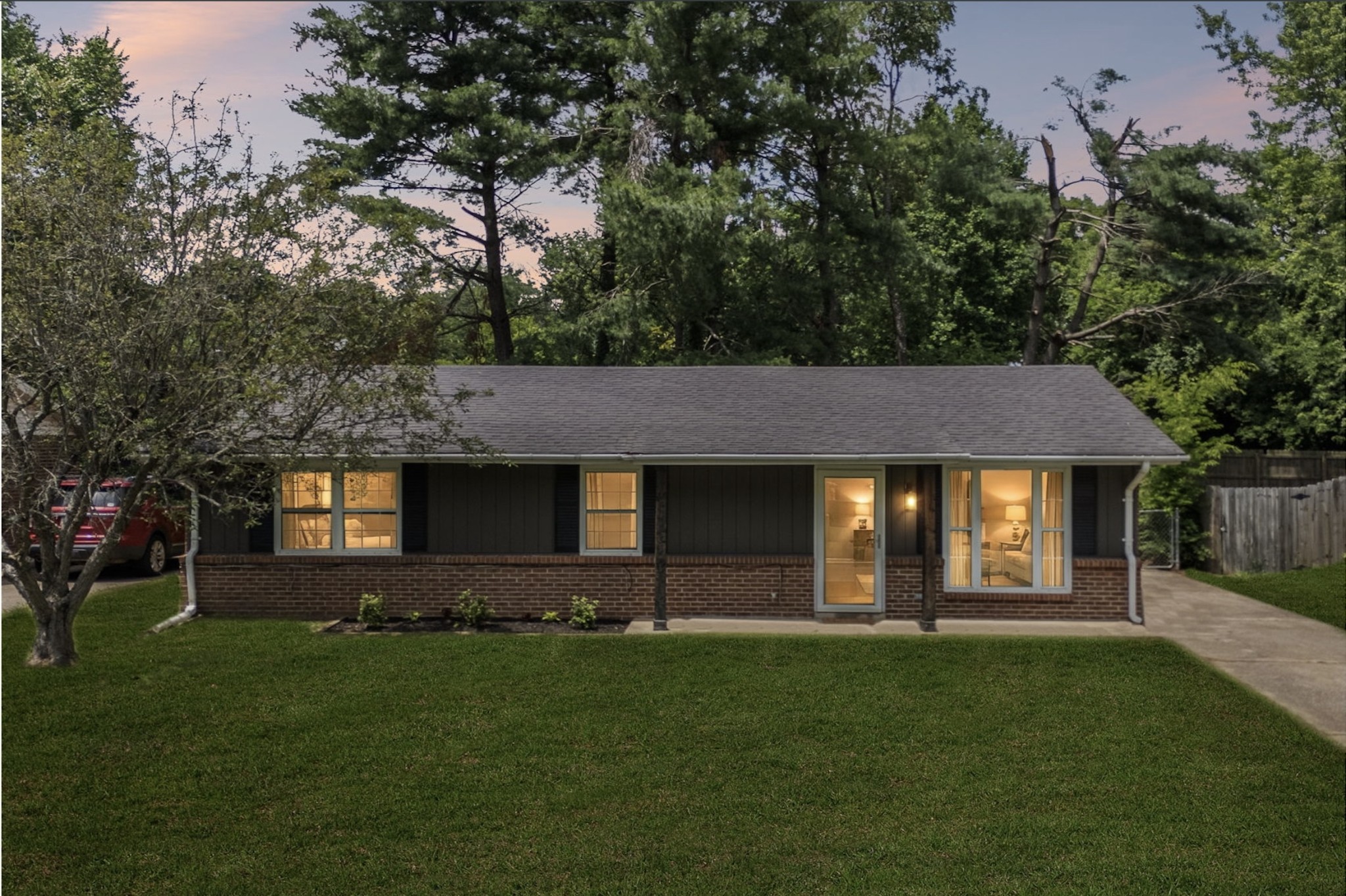 4337 Central Valley Dr, Hermitage, TN 37076