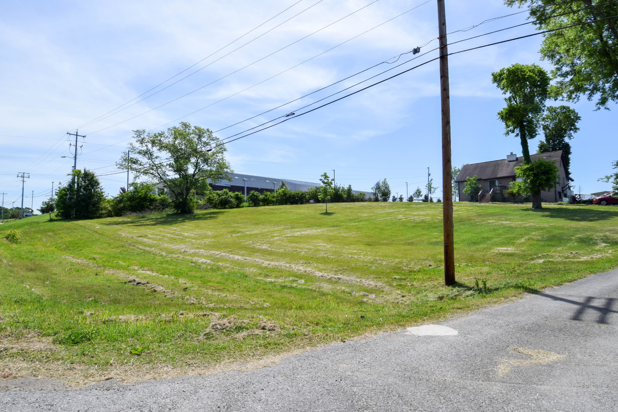 1933 Long Hollow Pike, Gallatin, TN 37066