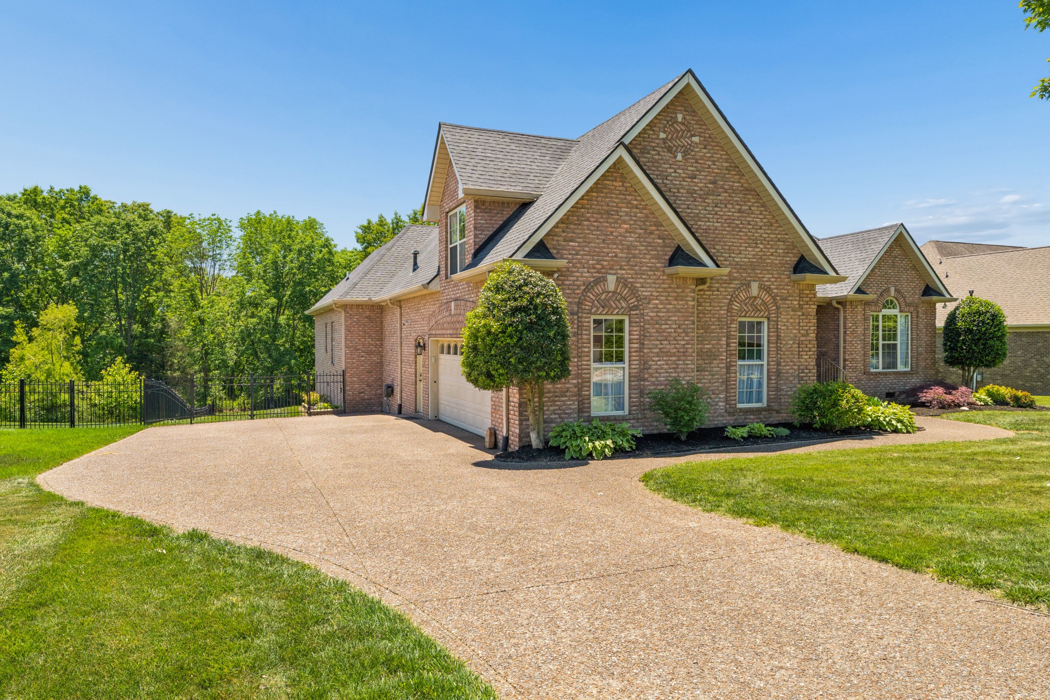 1038 Briarwood Dr, Cottontown, TN 37048