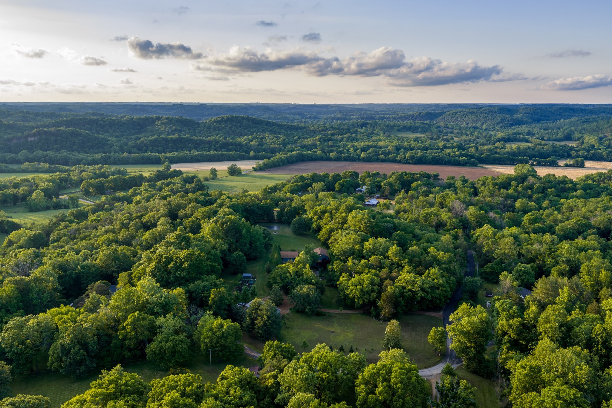 1098 Fred Gibbs Rd, White Bluff, TN 37187