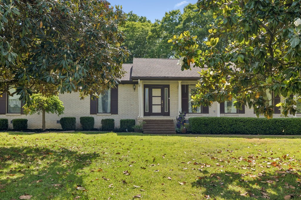 500 Lakeshore Dr, Old Hickory, TN 37138