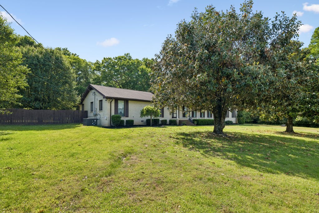 500 Lakeshore Dr, Old Hickory, TN 37138