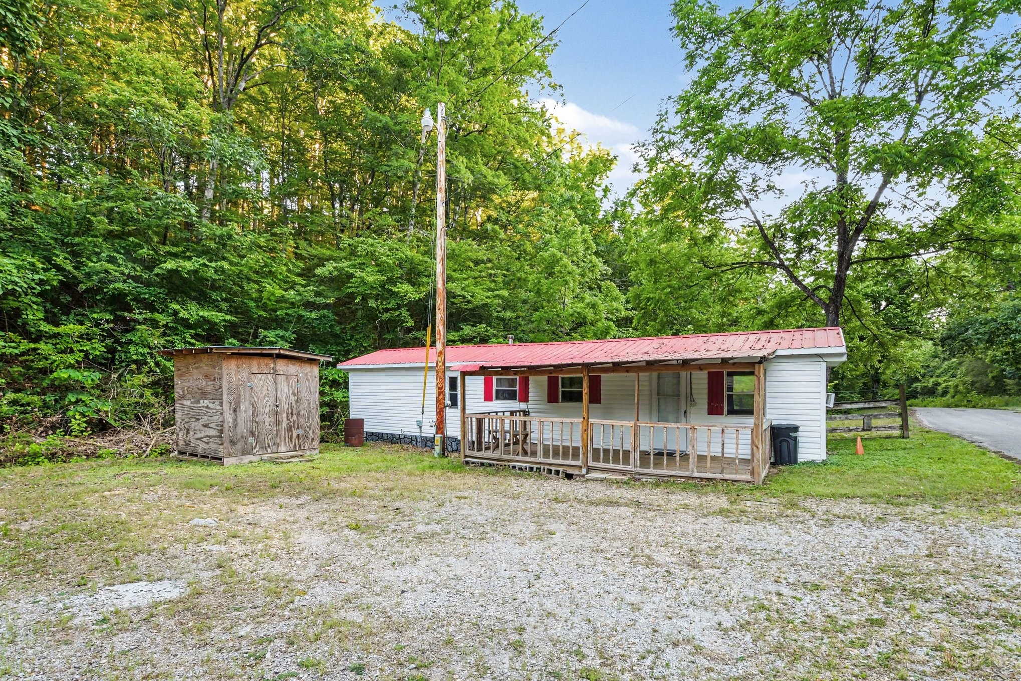 216 Brookhollow Dr, Ashland City, TN 37015