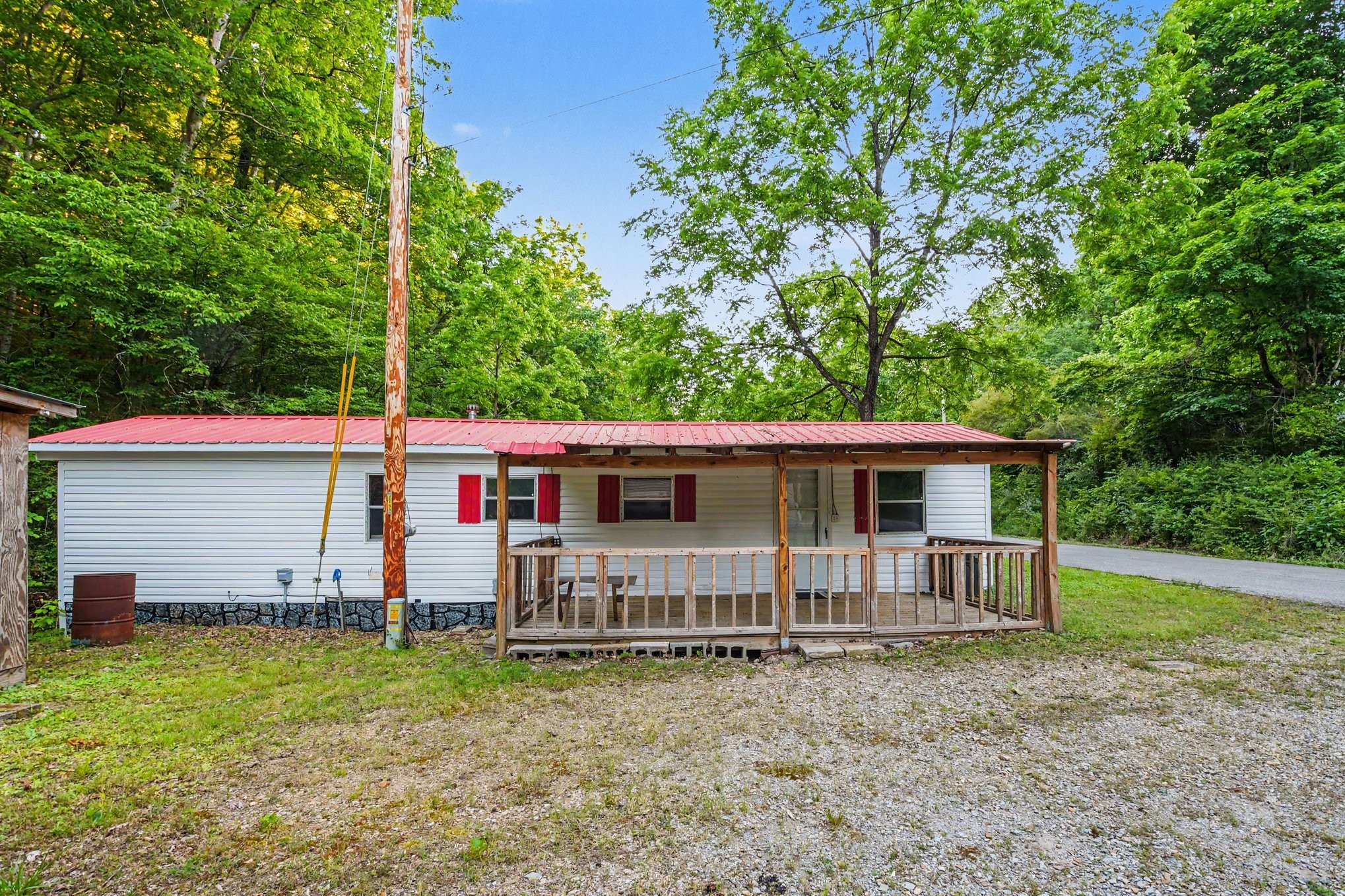 216 Brookhollow Dr, Ashland City, TN 37015