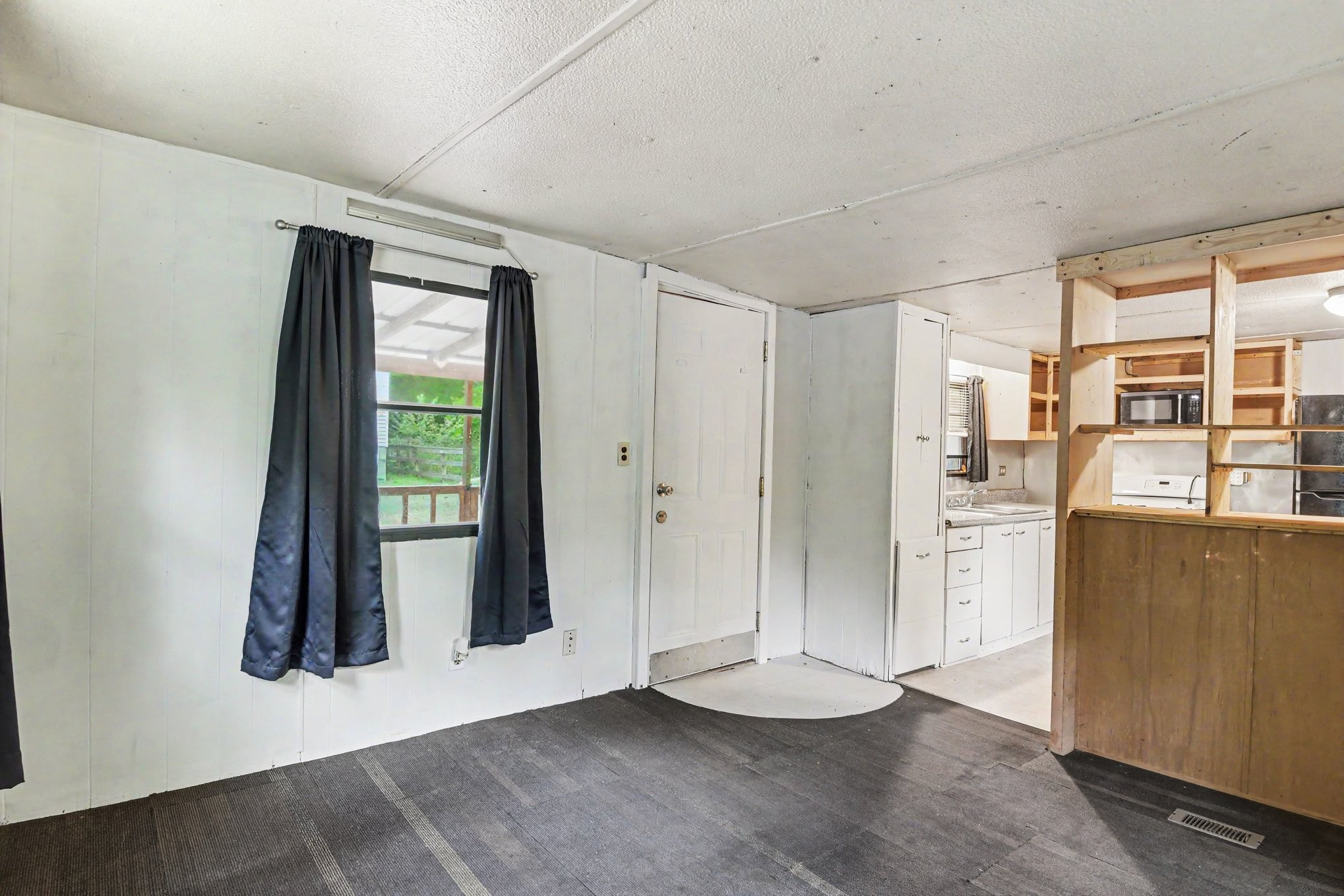 216 Brookhollow Dr, Ashland City, TN 37015