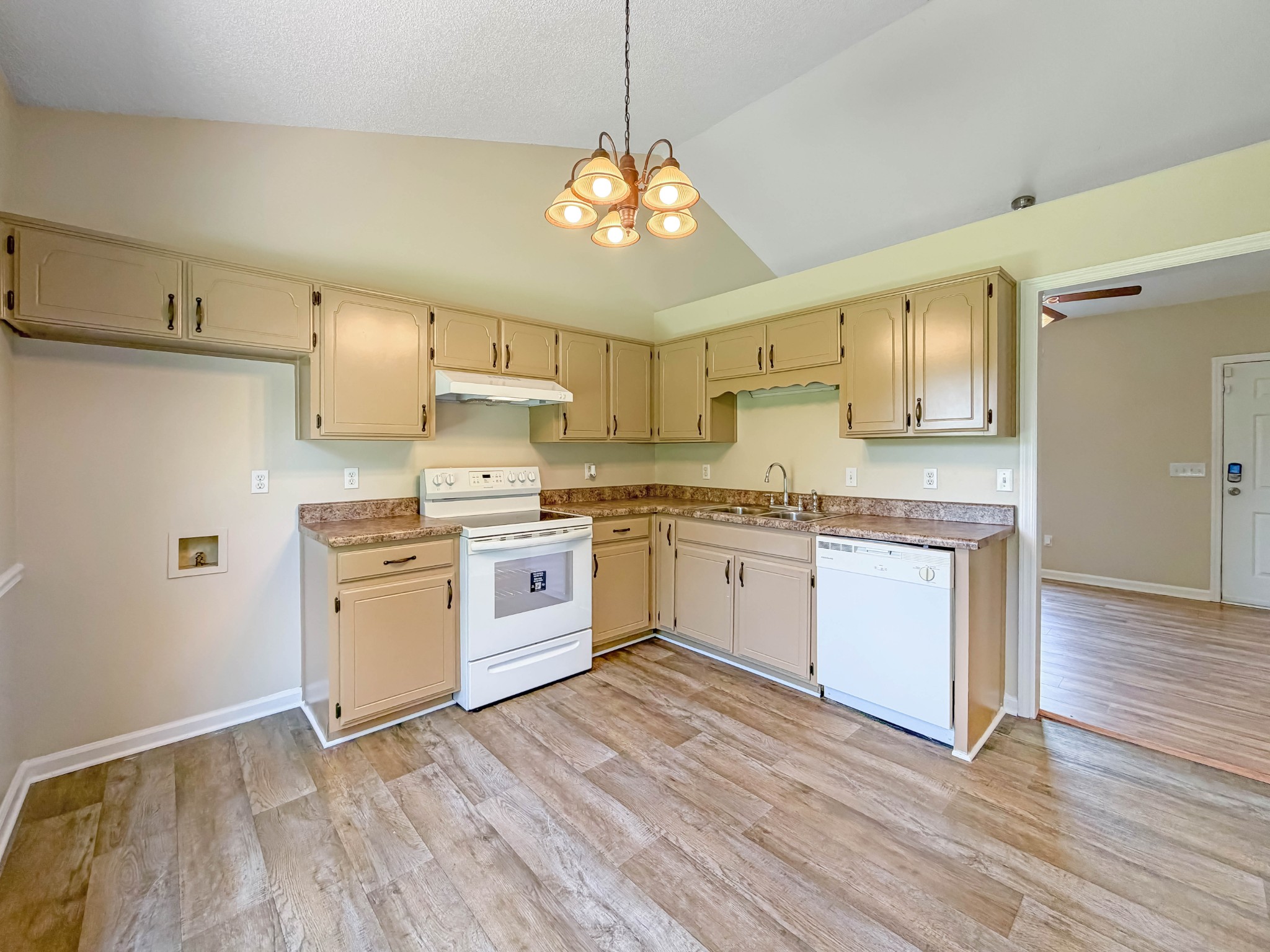 104 Frontier Ln, La Vergne, TN 37086