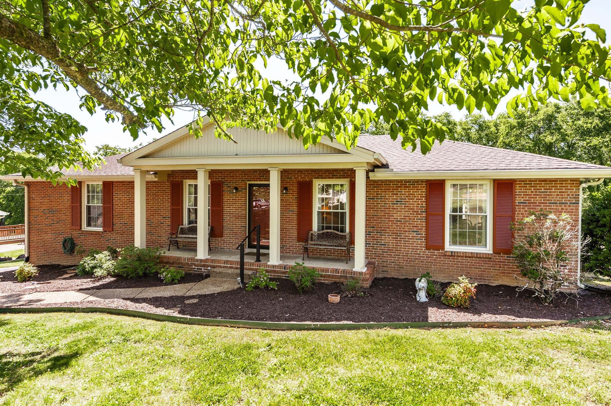 131 Honeysuckle Dr, Hendersonville, TN 37075