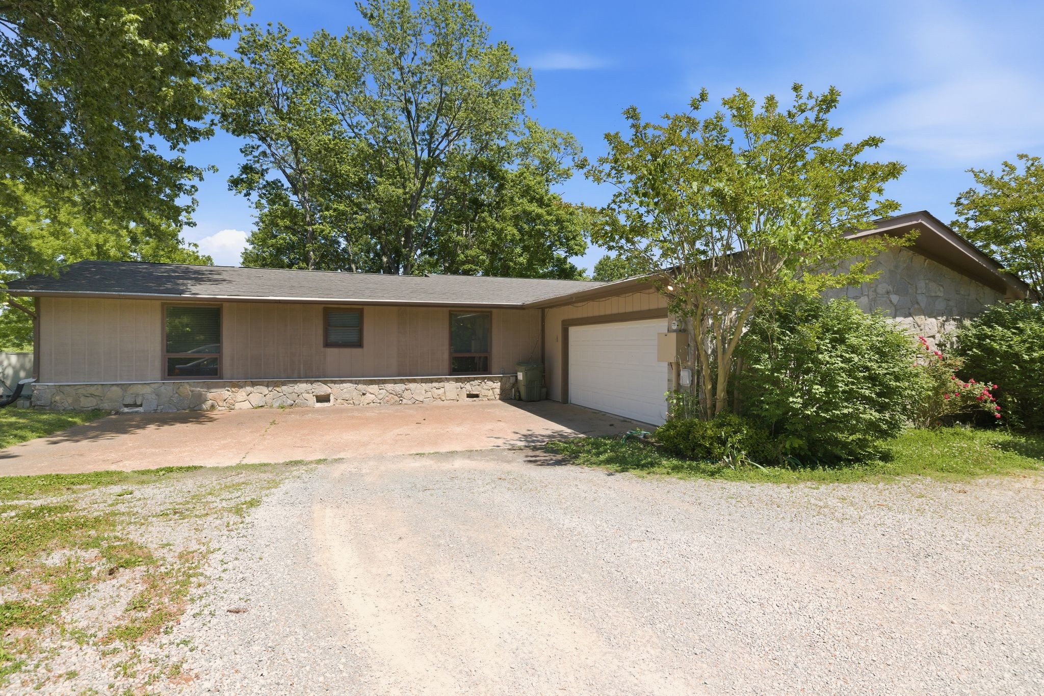 1020 Bunker Hill Dr, Arrington, TN 37014