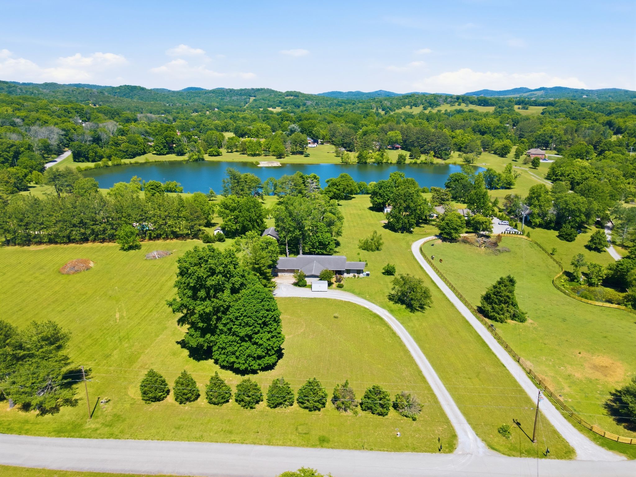 1020 Bunker Hill Dr, Arrington, TN 37014