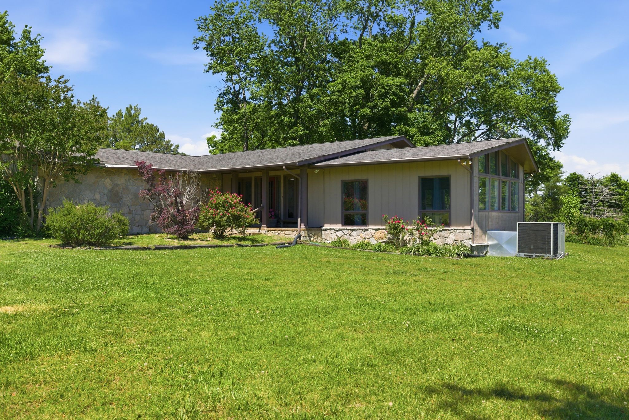 1020 Bunker Hill Dr, Arrington, TN 37014