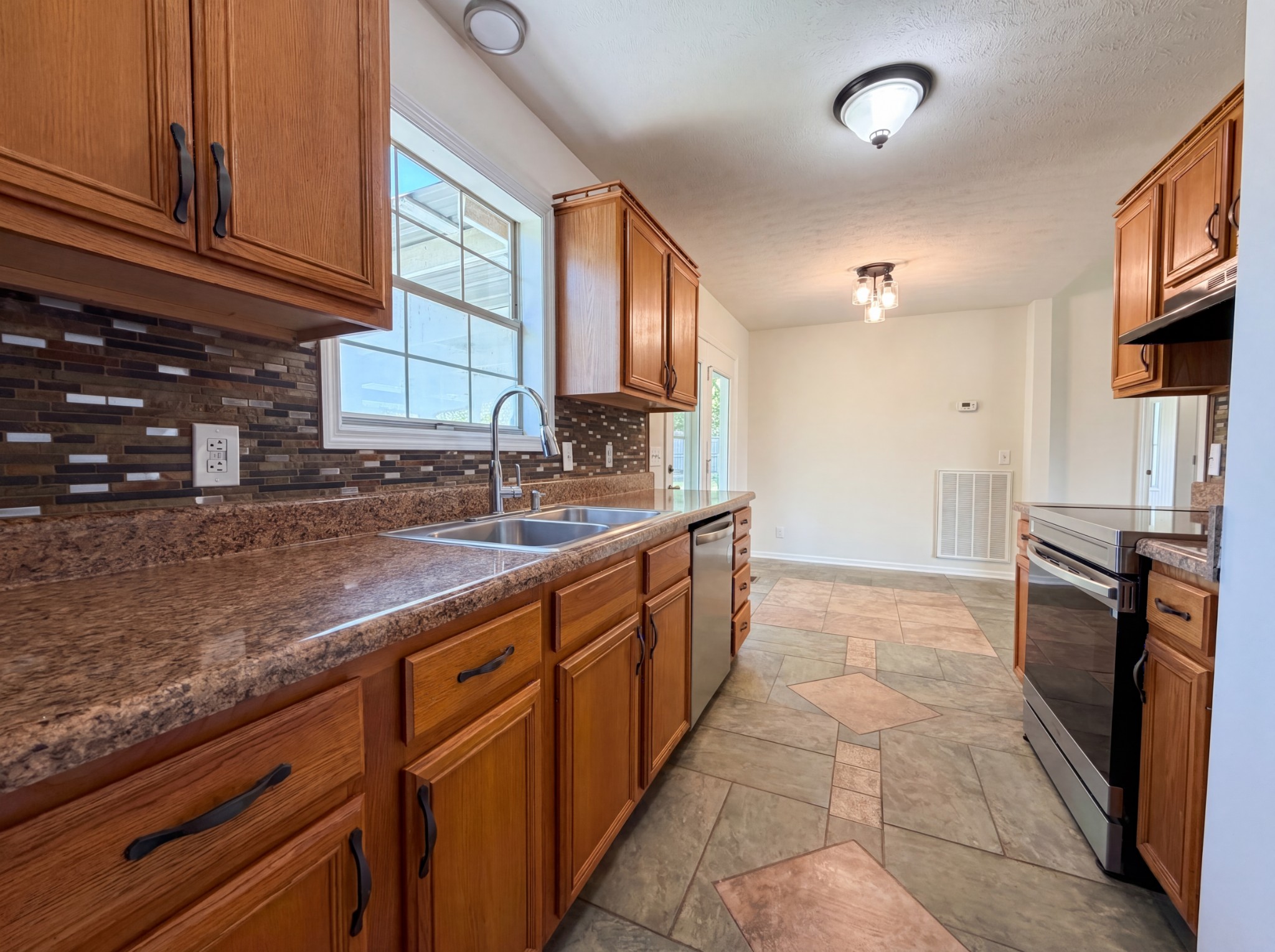 1037 Shadowbrook Dr, Greenbrier, TN 37073