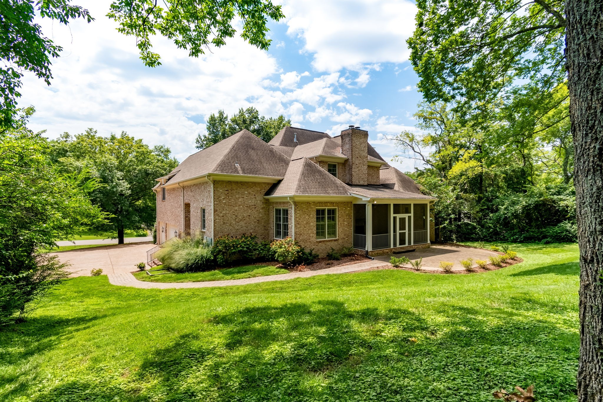 1330 Burton Valley Rd, Nashville, TN 37215