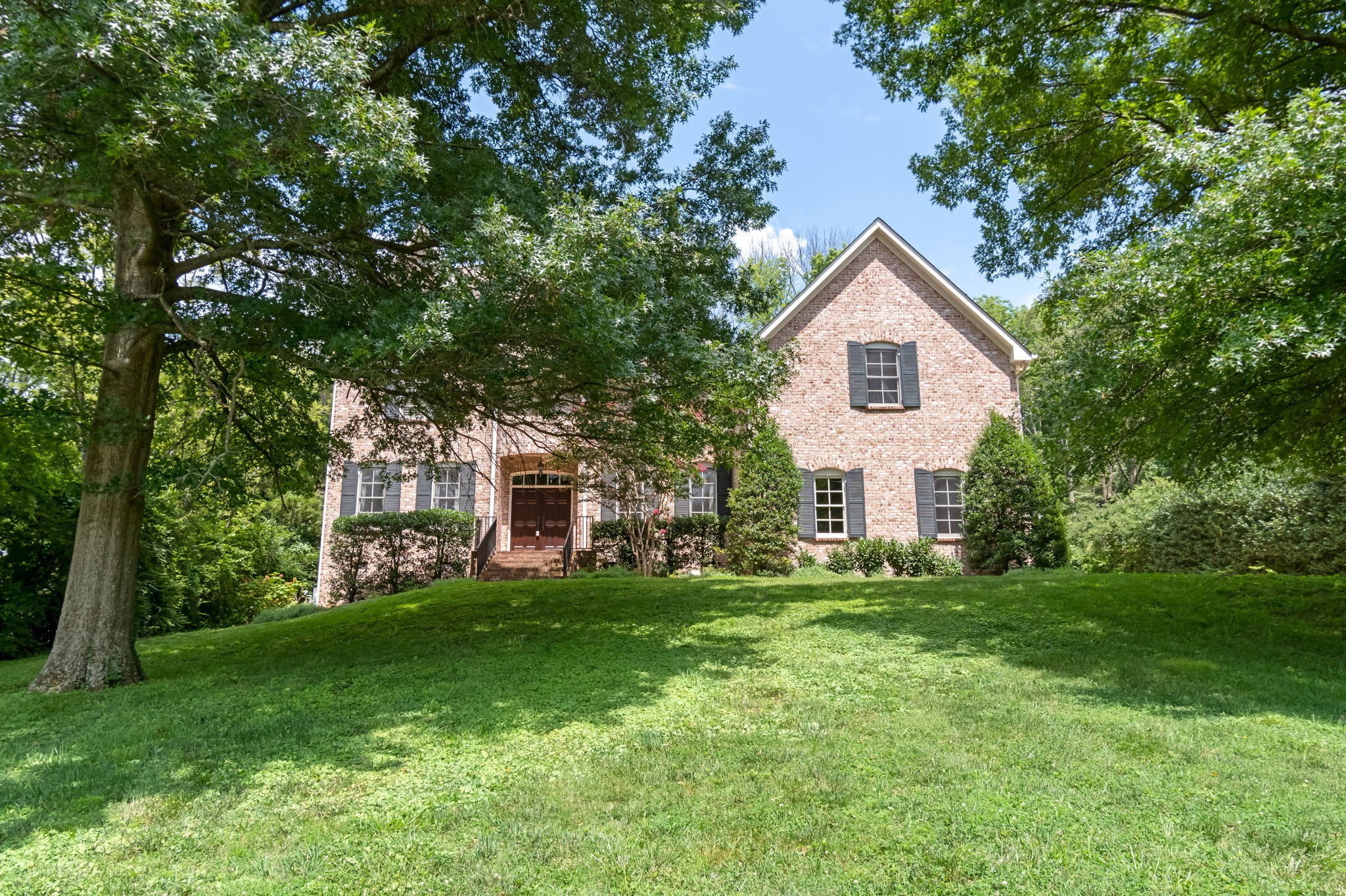 1330 Burton Valley Rd, Nashville, TN 37215