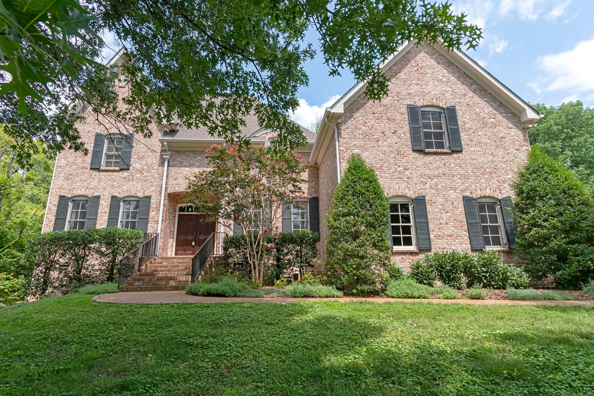 1330 Burton Valley Rd, Nashville, TN 37215