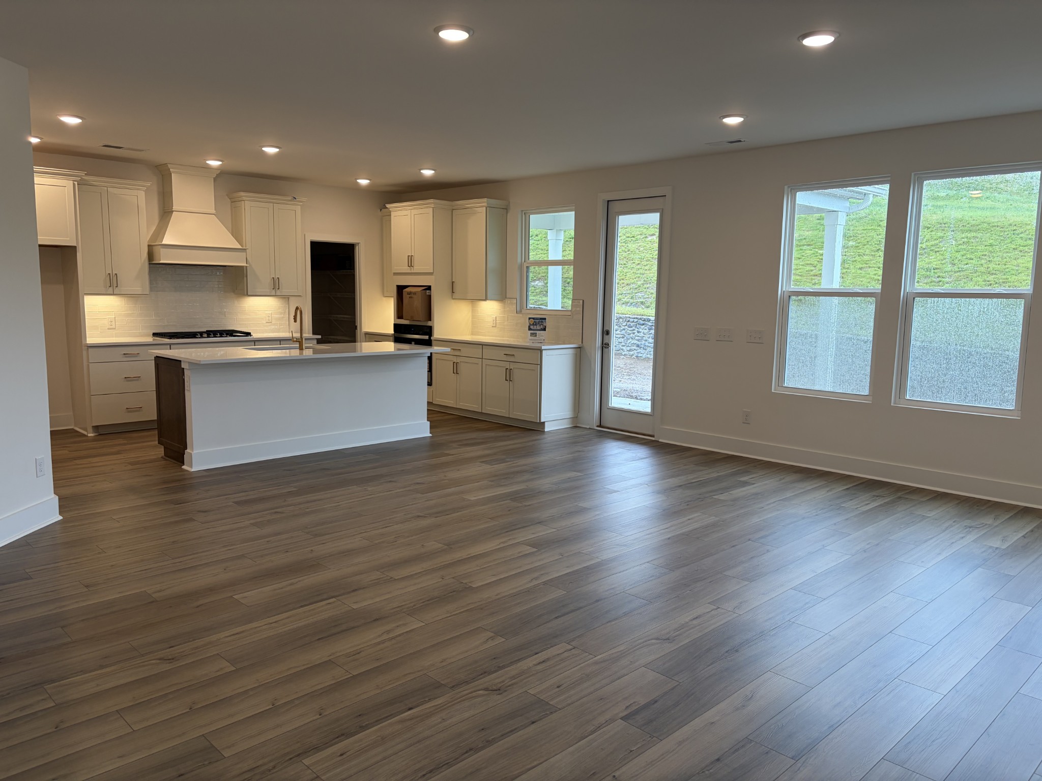 1408 Arbor Pk, Hendersonville, TN 37075