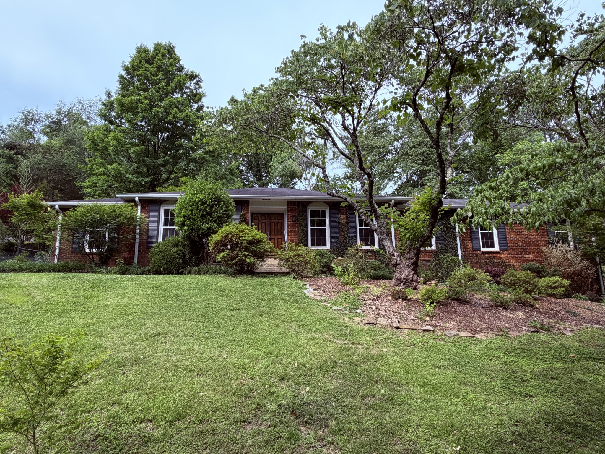 2016 Sunny Side Dr, Brentwood, TN 37027