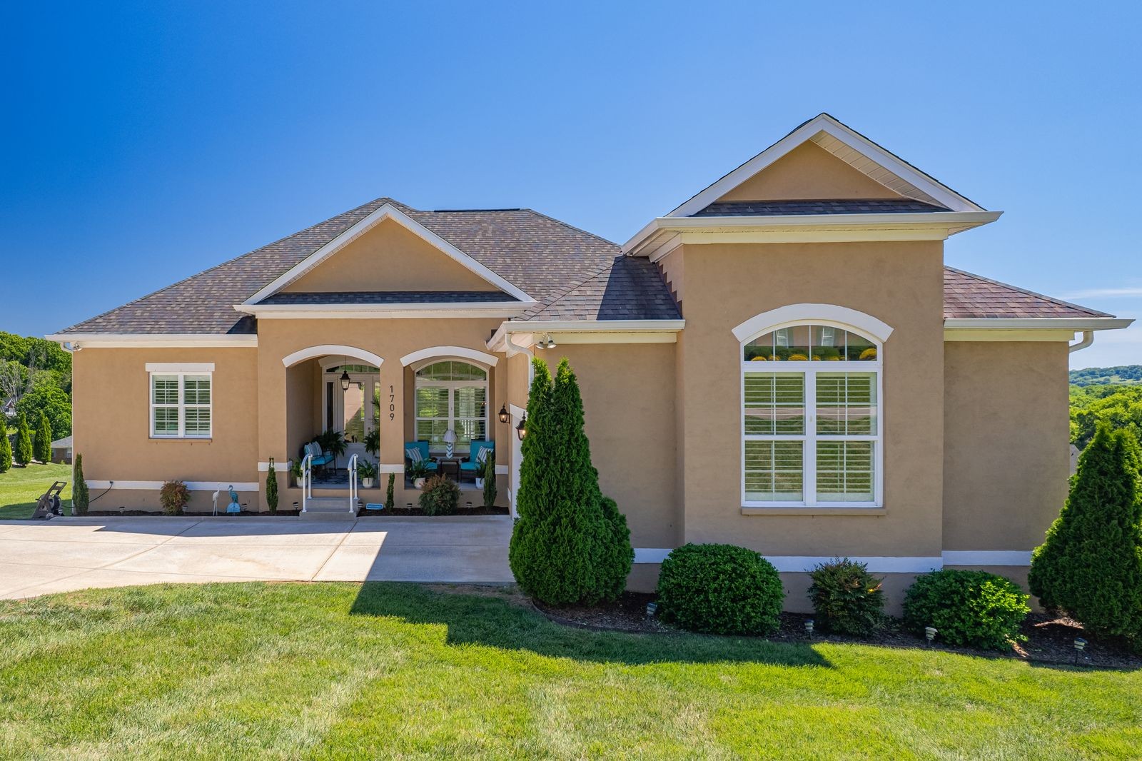 1709 Aster Dr, Columbia, TN 38401