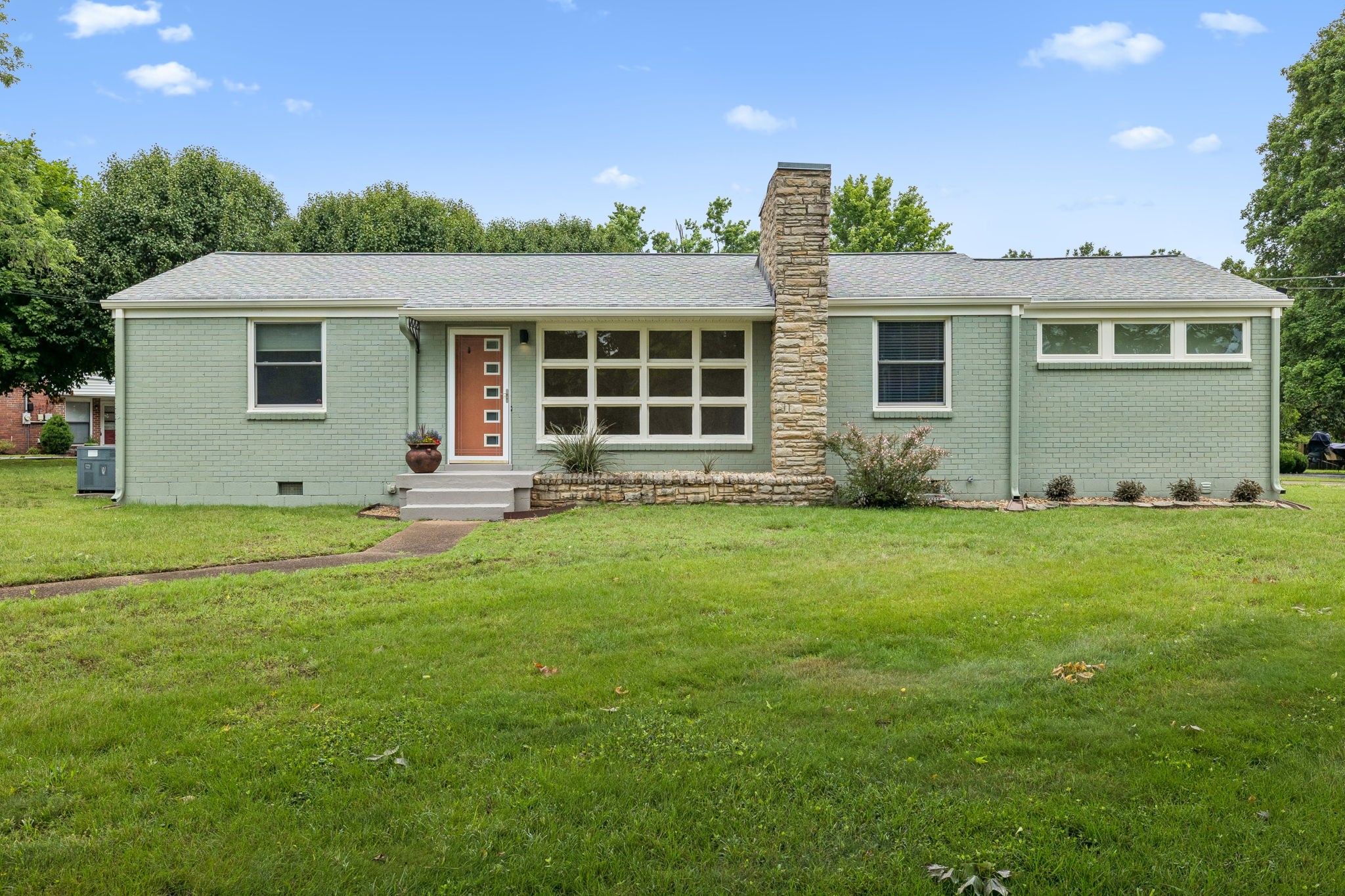 907 Joyce Ln, Nashville, TN 37216