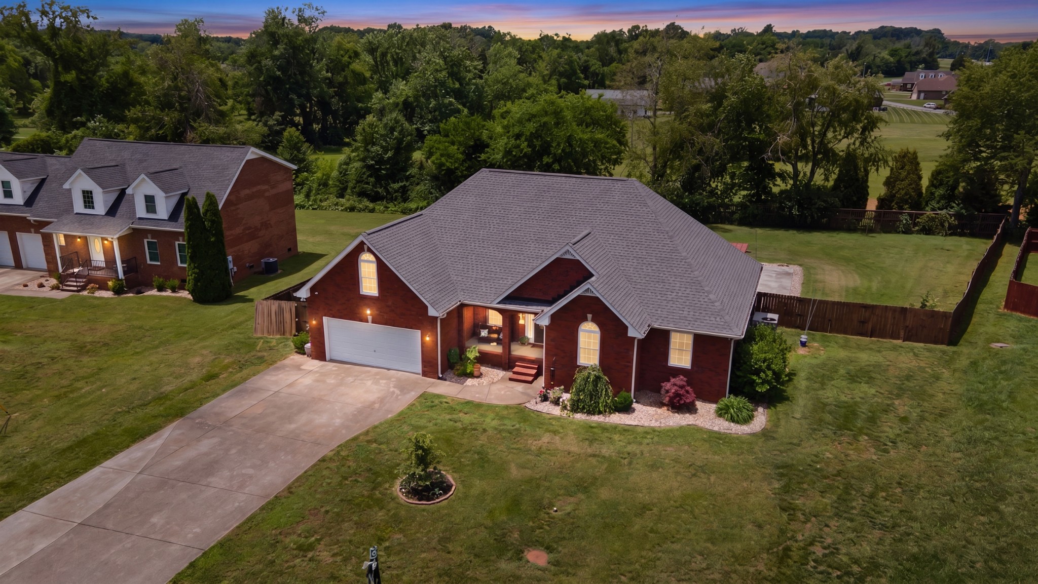 121 Golfers Cir, Portland, TN 37148
