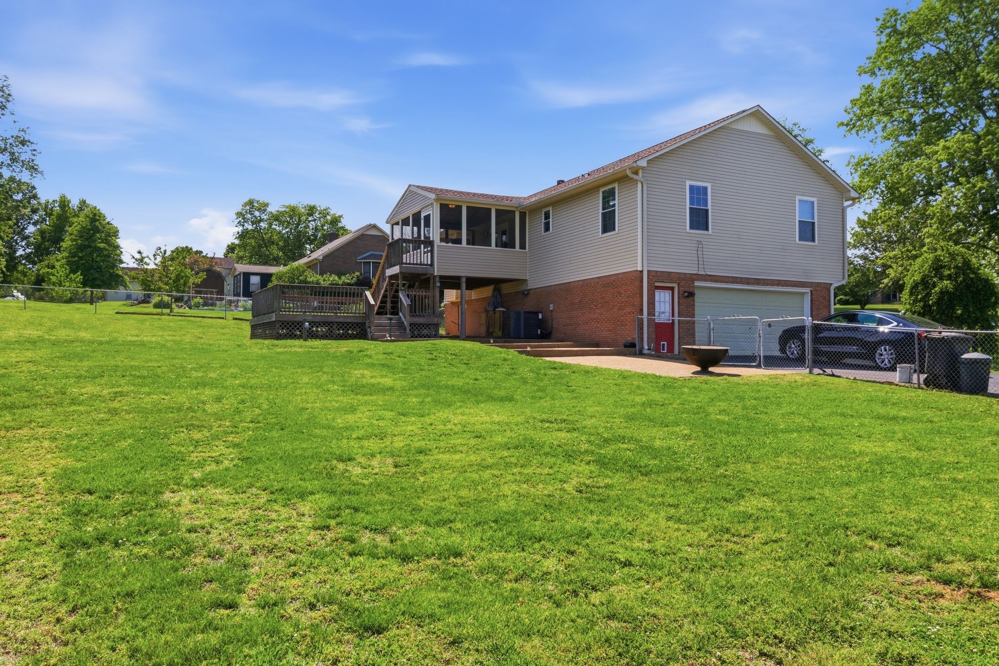206 Brookhaven Dr, Columbia, TN 38401
