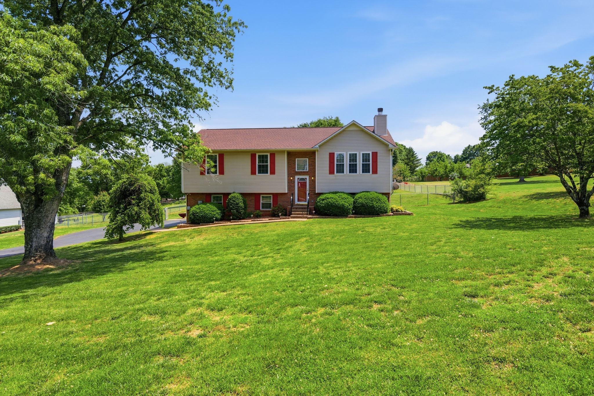 206 Brookhaven Dr, Columbia, TN 38401