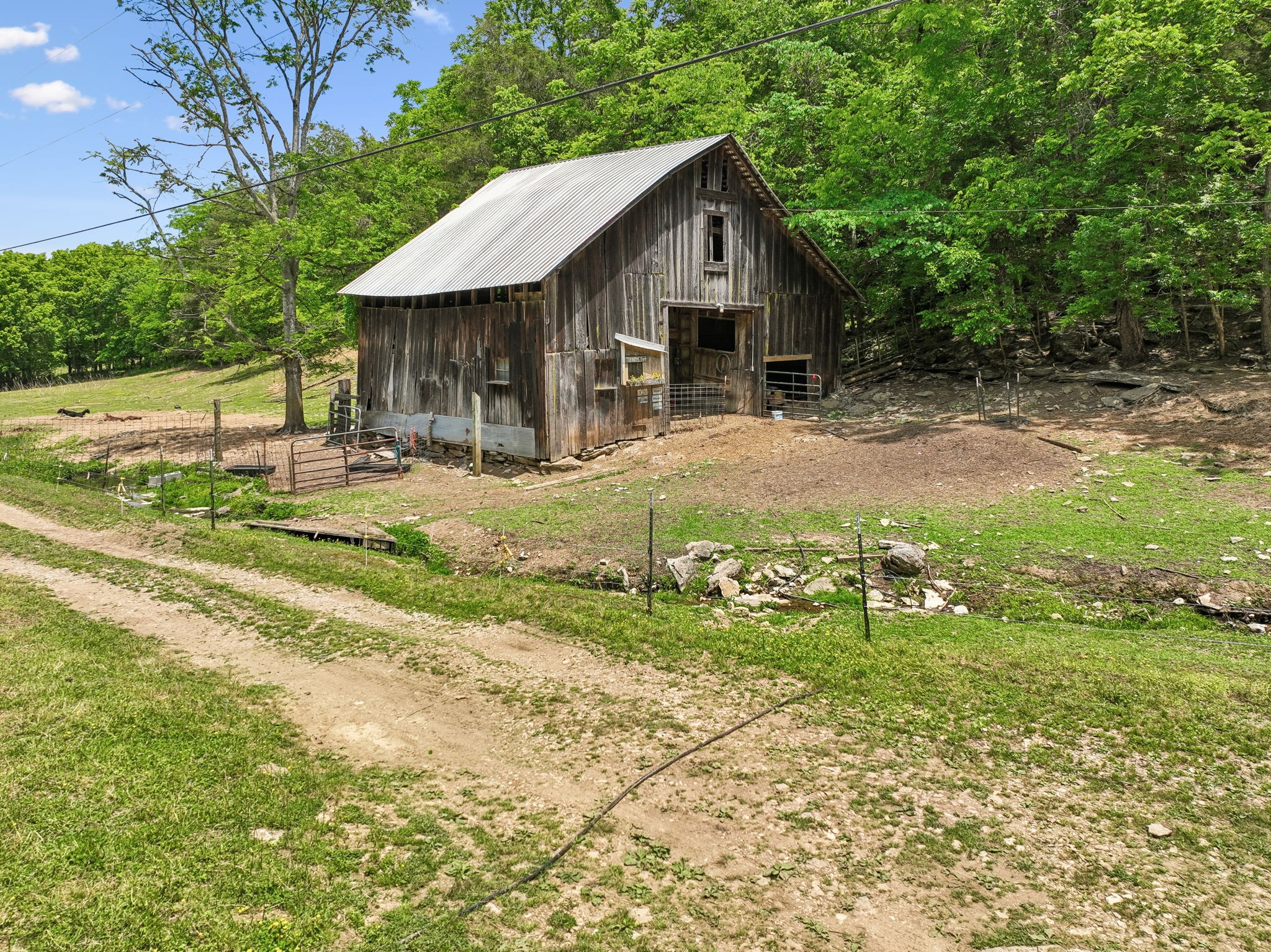 34 Friendship Hollow Rd N, Pleasant Shade, TN 37145