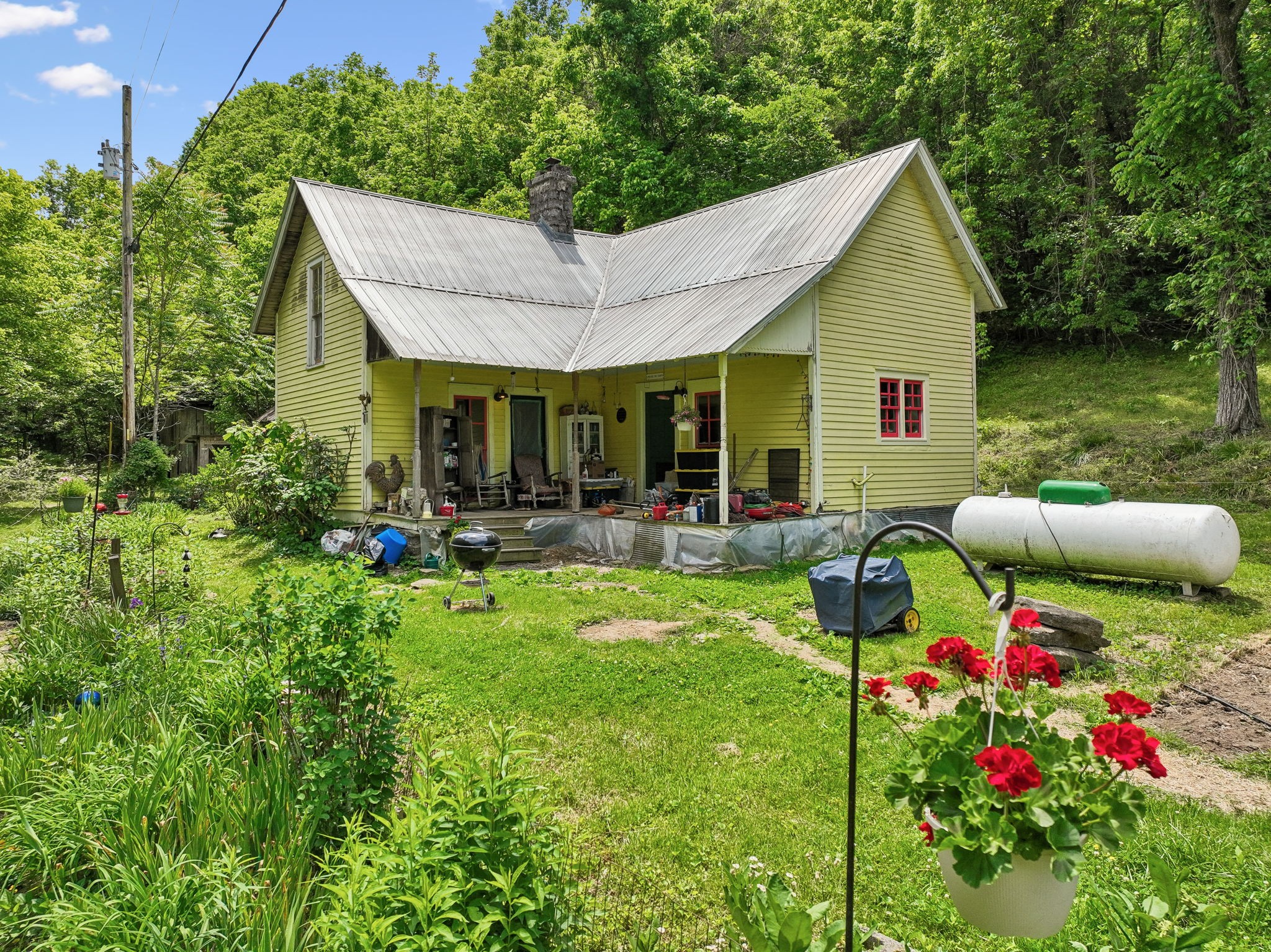 34 Friendship Hollow Rd N, Pleasant Shade, TN 37145