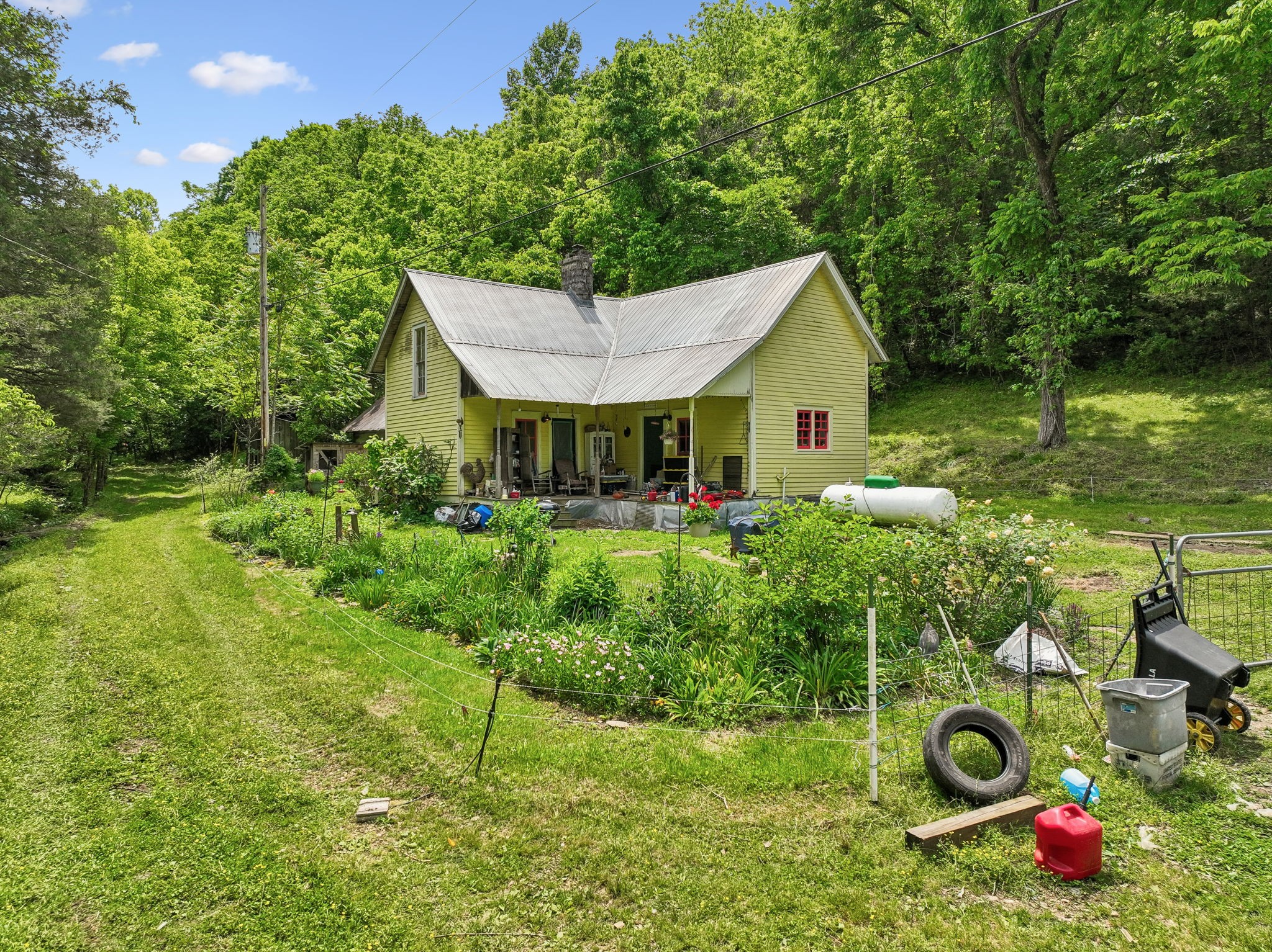 34 Friendship Hollow Rd N, Pleasant Shade, TN 37145