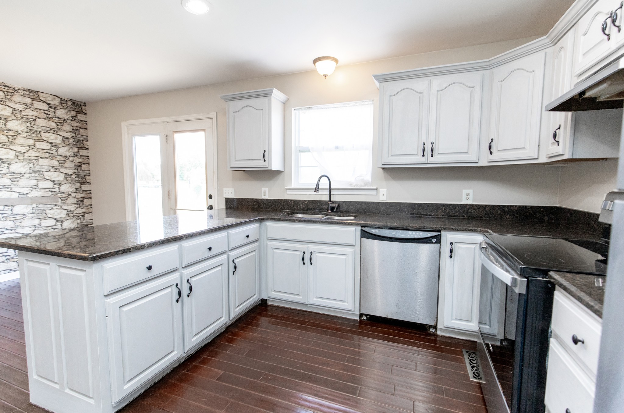443 Clearview Rd, Cottontown, TN 37048