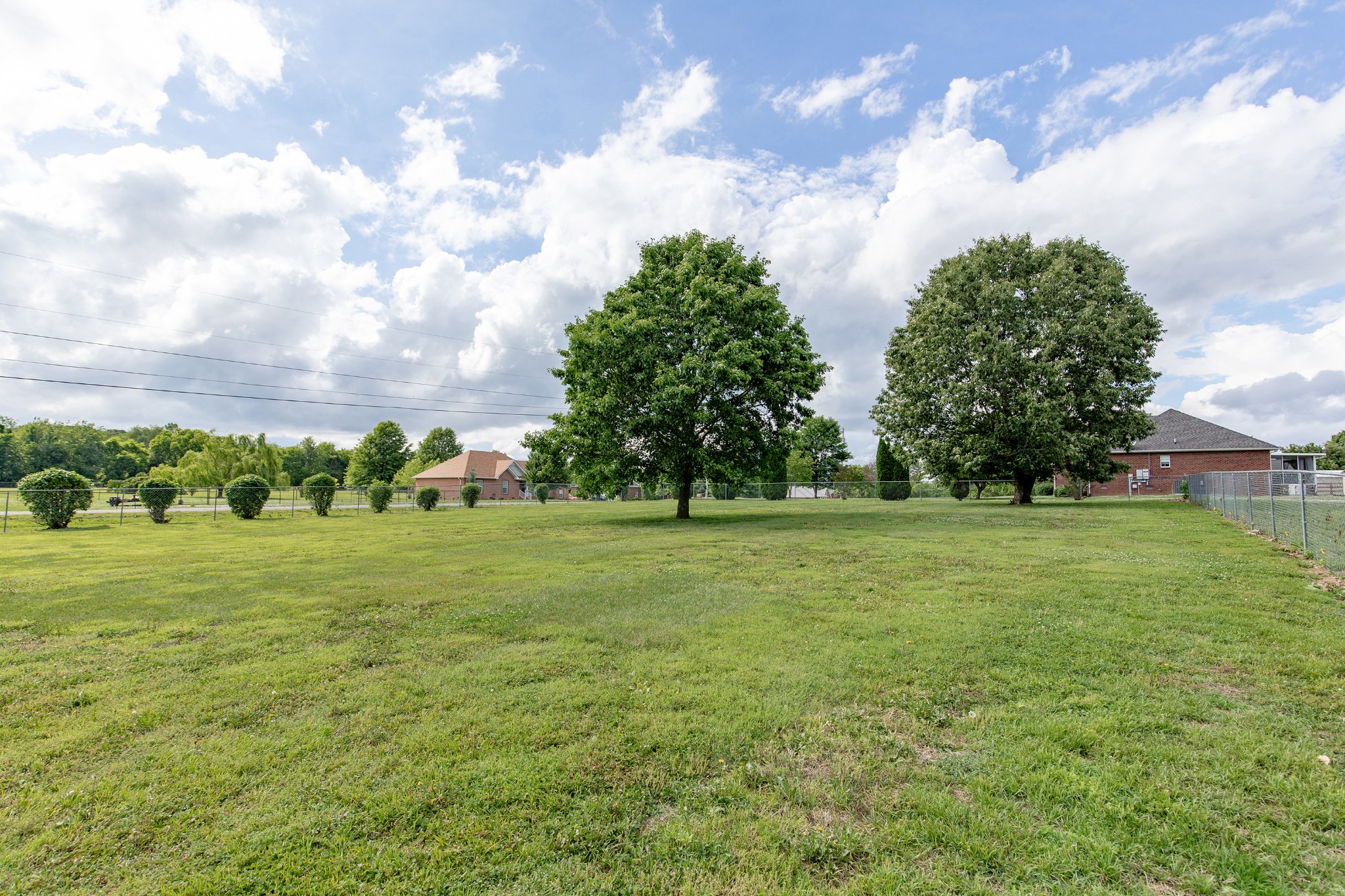 443 Clearview Rd, Cottontown, TN 37048
