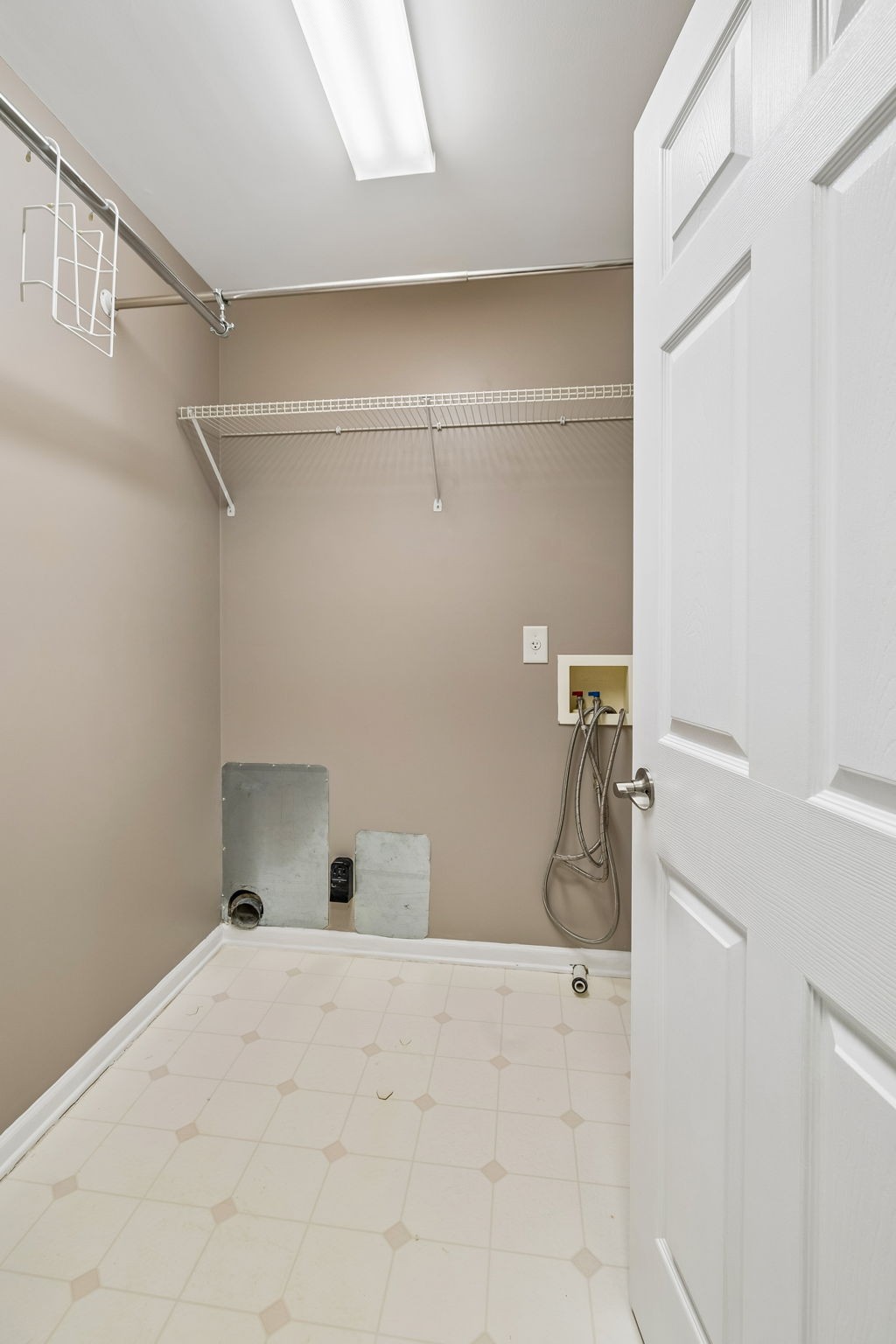 231 Green Harbor Rd #101, Old Hickory, TN 37138