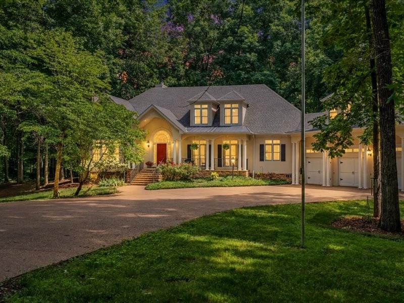 111 Arcadia Ct, Murfreesboro, TN 37130