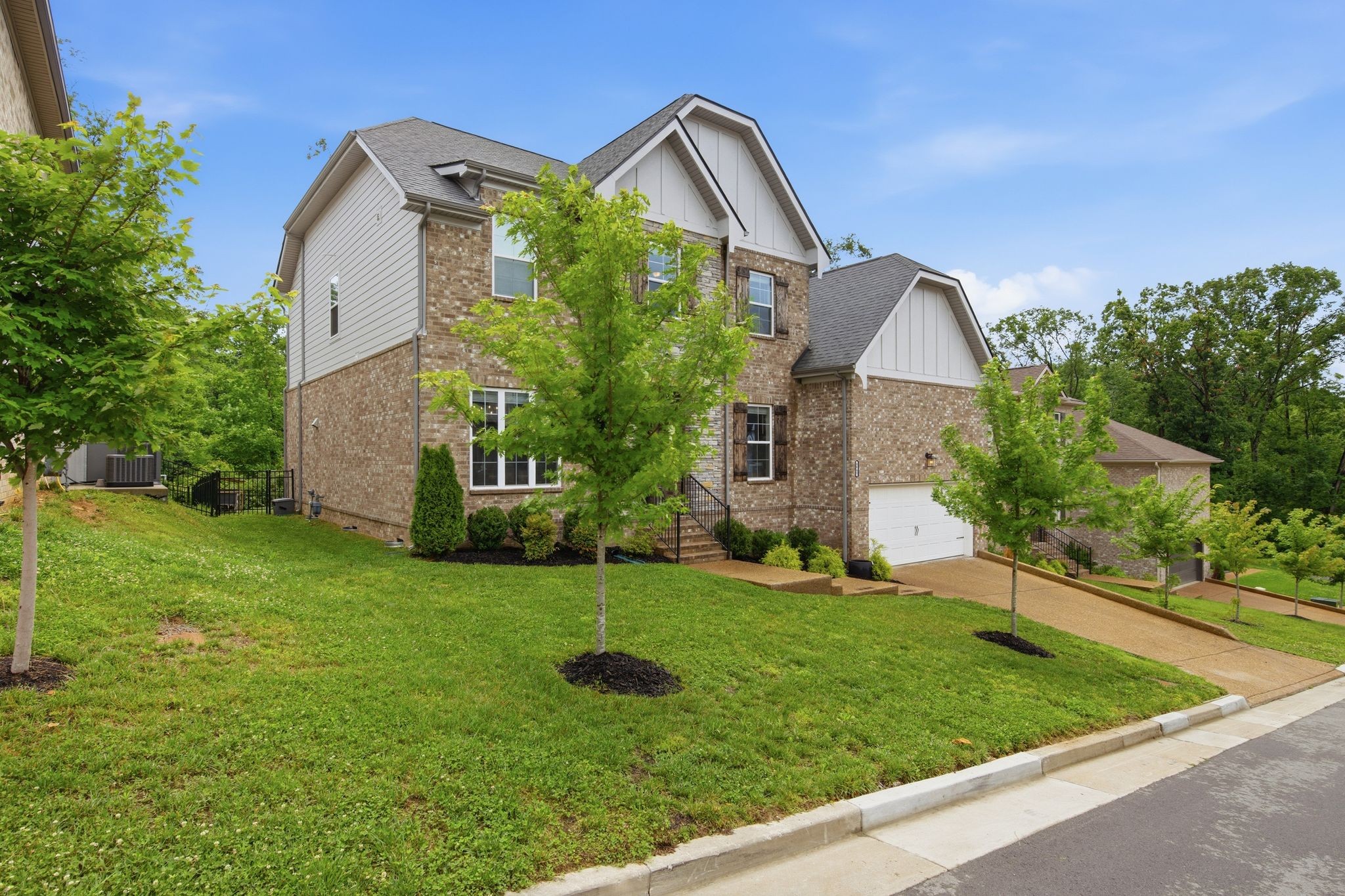 8045 Still Spring Ridge Dr, Nashville, TN 37221