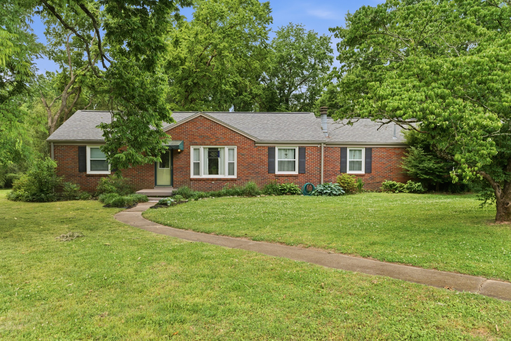 401 Fieldcrest Dr, Nashville, TN 37211