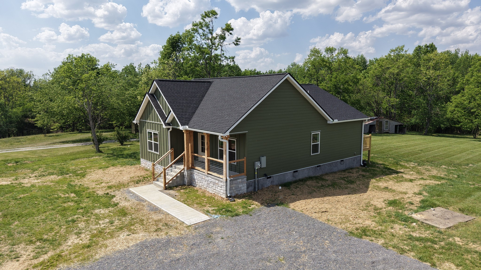 181 Rock House Hollow Rd, Bethpage, TN 37022