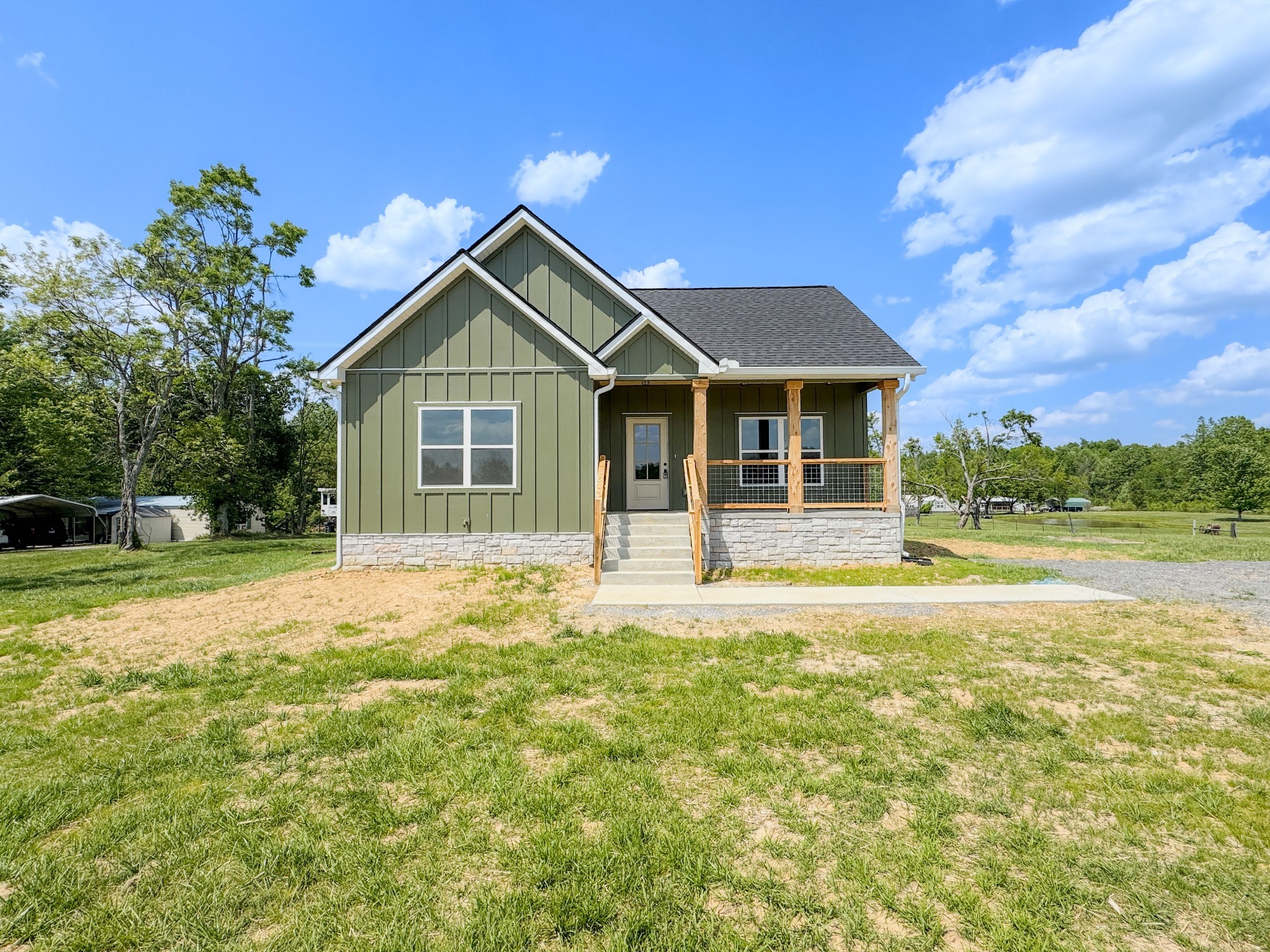181 Rock House Hollow Rd, Bethpage, TN 37022