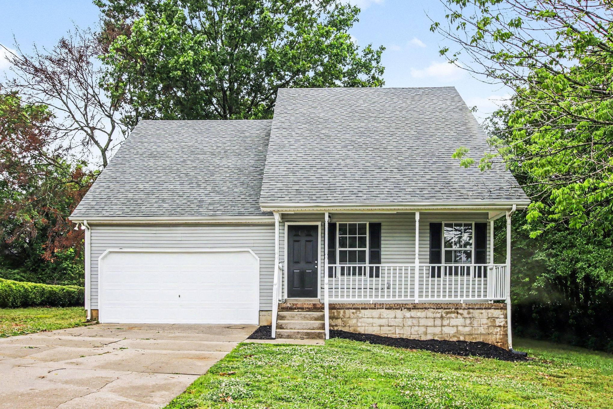 203 Blue Lake Ln, La Vergne, TN 37086