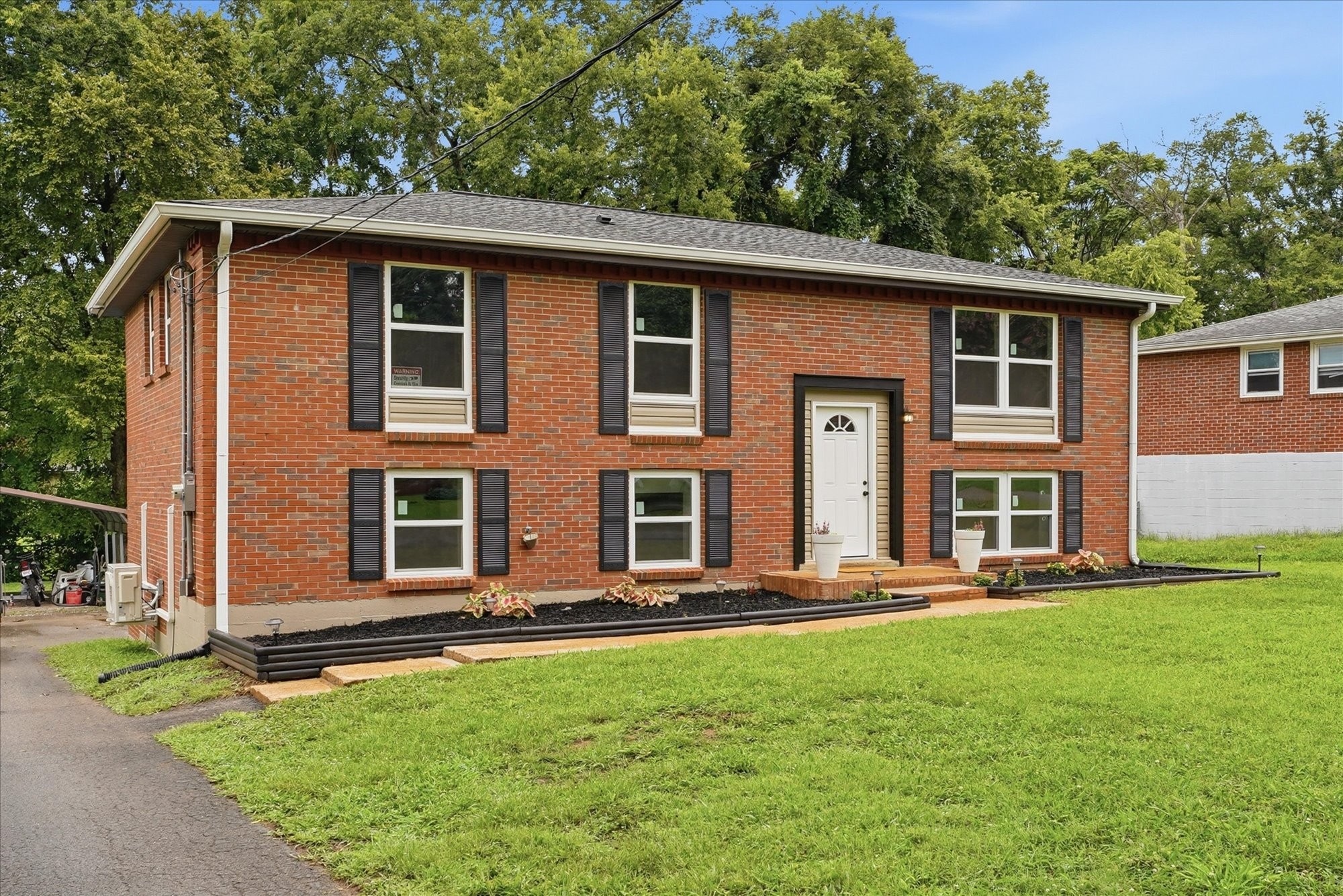 5009 Bonnameade Dr, Hermitage, TN 37076