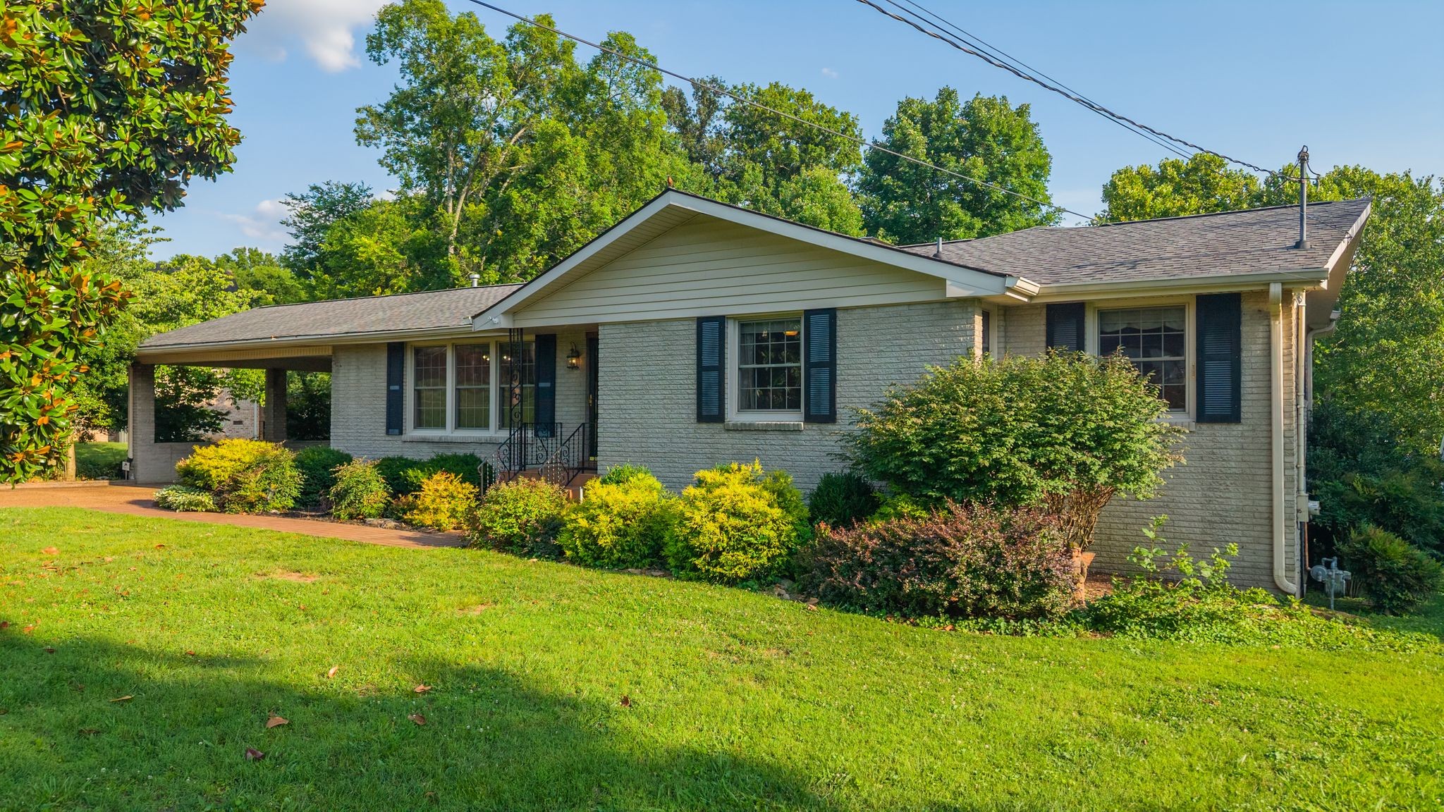 182 Cherokee Rd, Hendersonville, TN 37075
