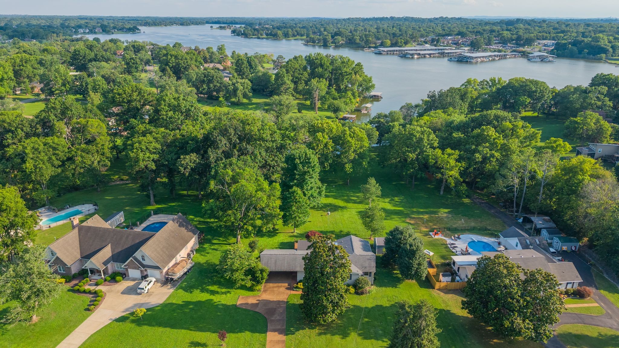 182 Cherokee Rd, Hendersonville, TN 37075